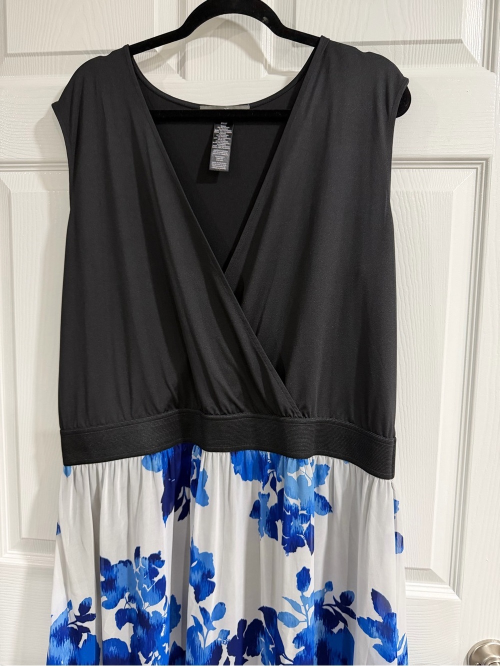 Signature Collection Black & Blue Floral V-Neck Women’s Dress - Picture 2 of 5